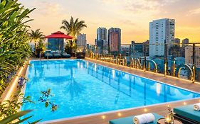 Happy Life Grand Hotel & Rooftop Skybar
